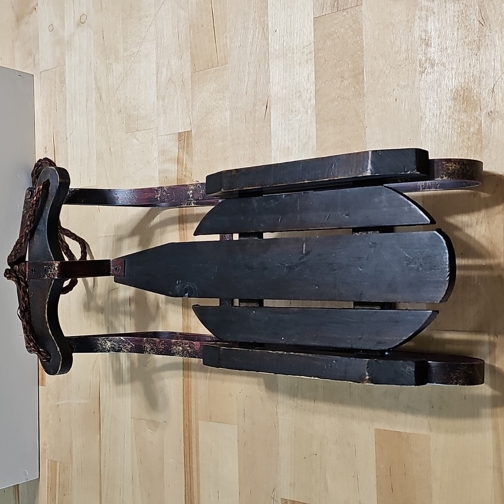 🛷 Vintage Style Wooden & Metal Holiday Sled Decor - Picture 3 of 9